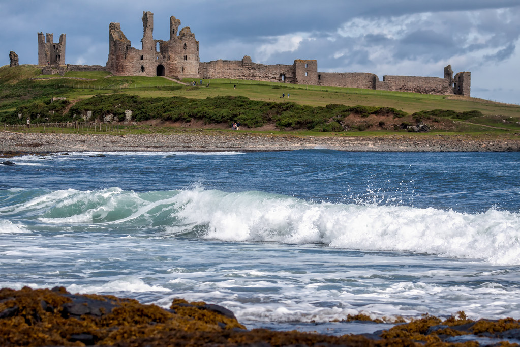 Dunstanburgh Ca 卡斯特、 诺森伯兰/英国-8 月 18 日︰ 视图